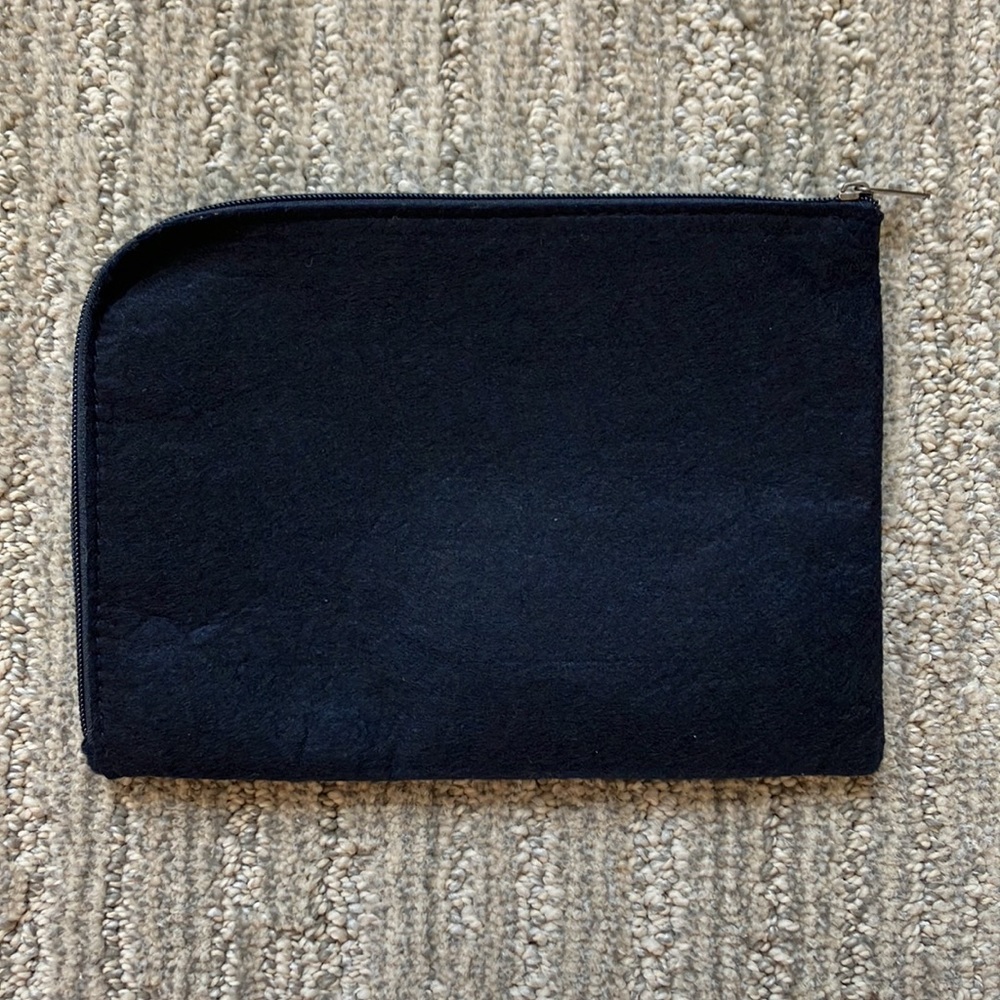 Shinola x American Airlines blue felt zip travel case - Picture 10 of 11